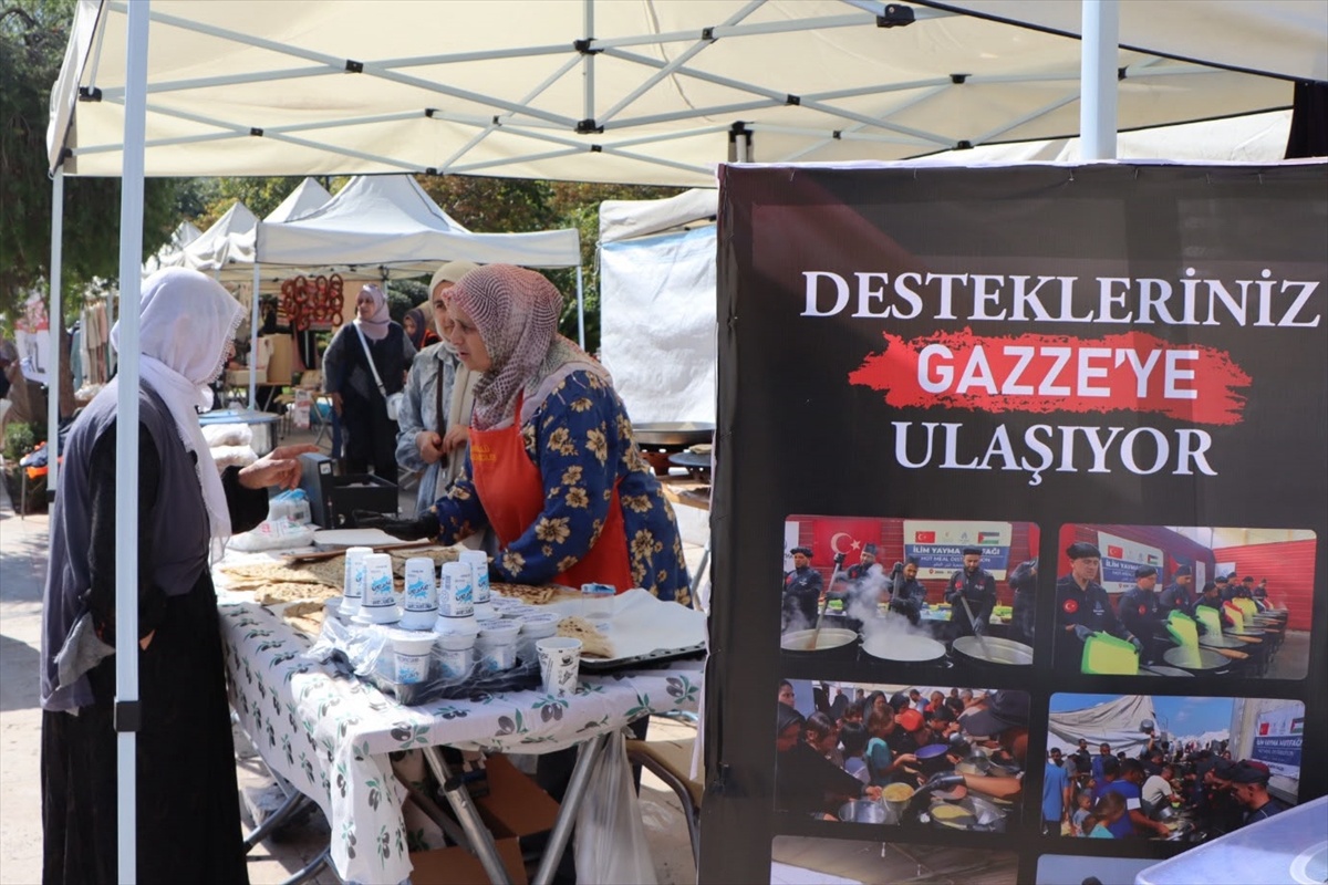 İlim Yayma Cemiyeti Manisa\'da Emekliler Parkı\'nda Gazze için kermes düzenledi