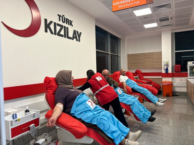 Kartal'da yaşayan 36 kez kan bağışlayan Meryem Çağdaş'a altın madalya takıldı