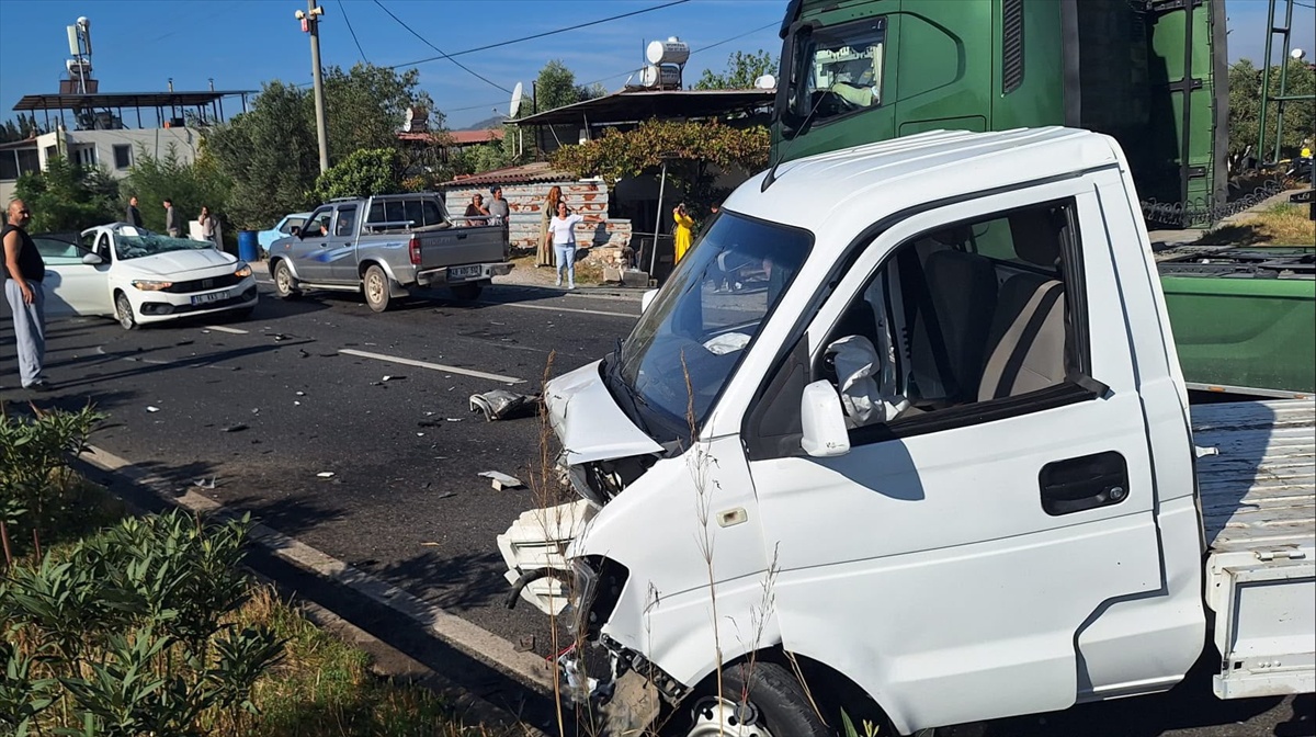 Muğla Milas\'ta kamyonet kontrolden çıktı, kazada 1 kişi öldü 2 kişi yaralandı