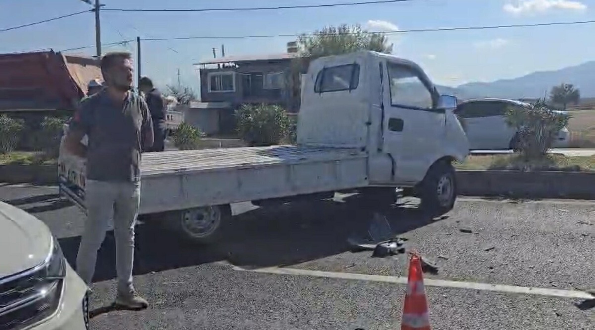 Muğla Milas\'ta kamyonet otomobille çarpıştı, sürücü öldü, 1\'i ağır 2 kişi yaralandı