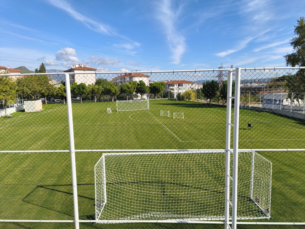 Muğlaspor\'da eski başkan Gürsoy\'un adı Akyol Tesisleri önündeki sahaya verildi
