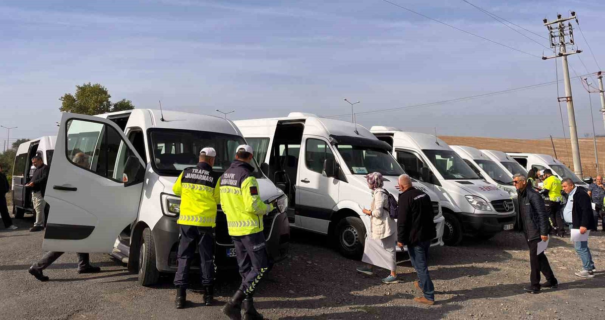 Muratlı\'da okul servis şoförlerine eğitim verildi, 11 araç denetlendi