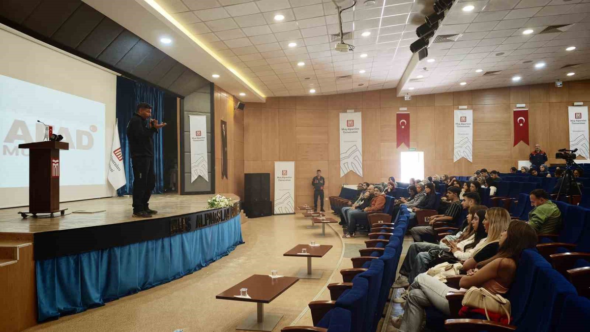 Muş\'ta üniversite öğrencilerine deprem sonrası doğru davranış eğitimi verildi