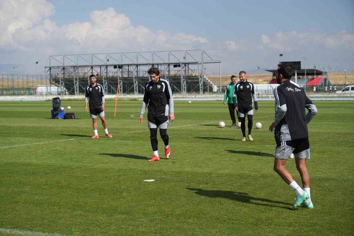 Muşspor, GMG Kastamonuspor maçı öncesi 1. Lig hedefiyle çalışmalarını sürdürüyor