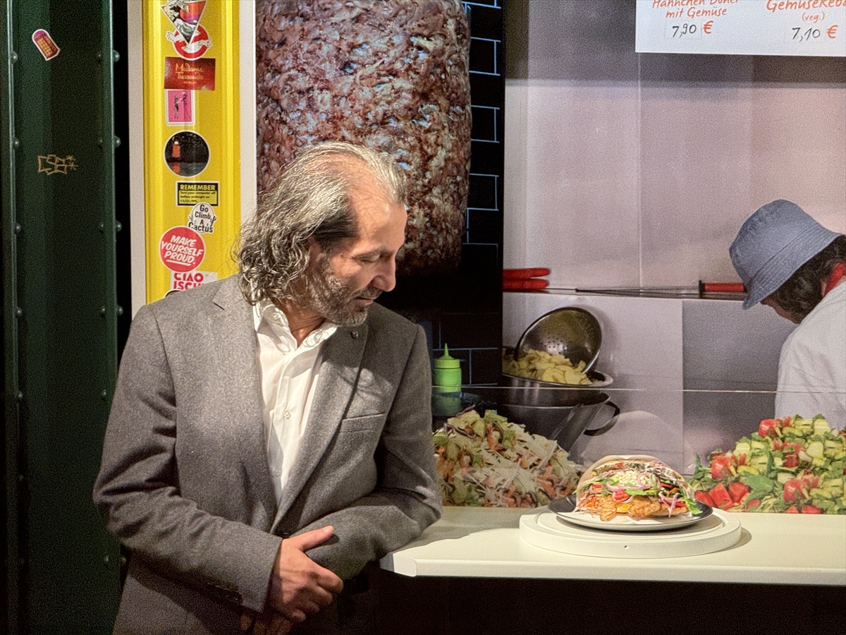 Dünyanın ilk bal mumu döneri Madame Tussauds Berlin\'de sergilendi