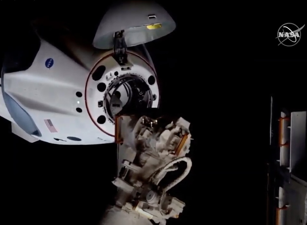 Crew-12 mürettebatı ISS\'ten ayrıldı, Dragon perşembe Kaliforniya\'ya inecek