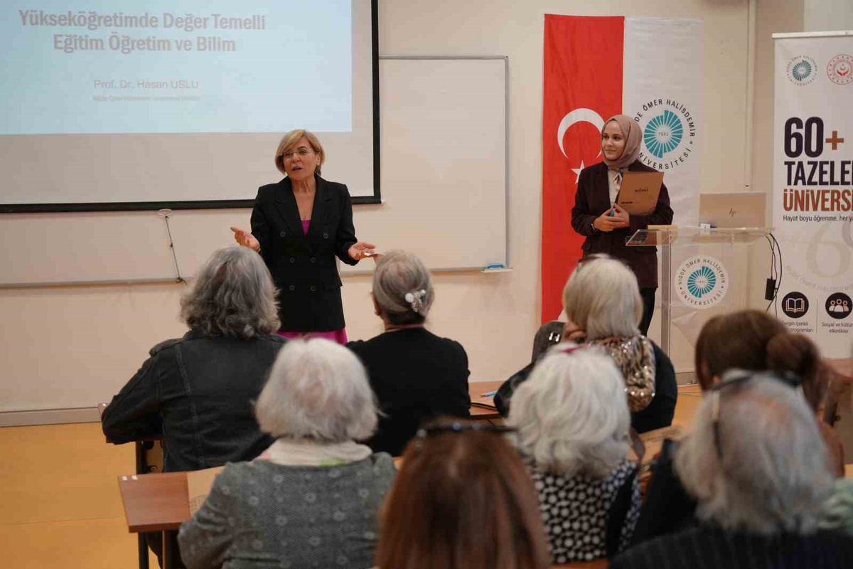 Niğde\'de 60+ Tazelenme Üniversitesi\'nde ilk dersi Rektör Uslu verdi, 49 öğrenci kayıtlı