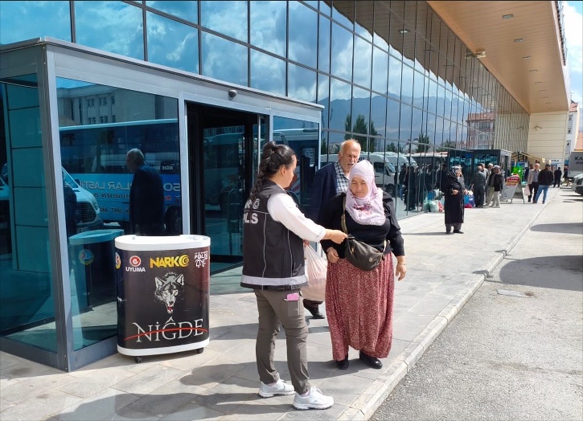 Niğde polisi Narkonokta etkinliklerinde 2 bin 301 kişiye uyuşturucu bilgisi verdi