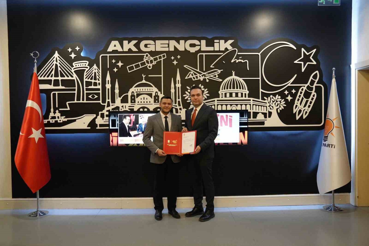 Göktekin\'in istifasıyla AK Parti Kütahya İl Gençlik Kollarına Oğuzhan İnce atandı
