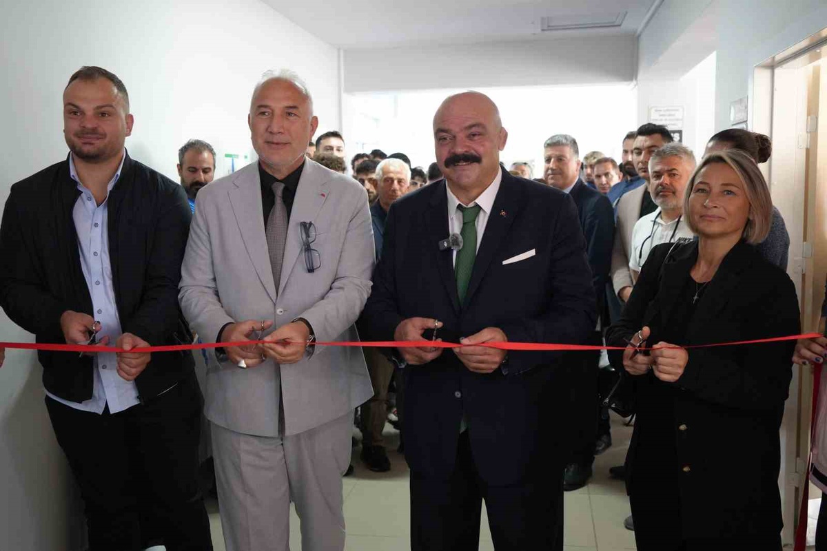 OMÜ\'de milli sporcular için Onur Duvarı açıldı, Mahmut Demir disiplini anlattı
