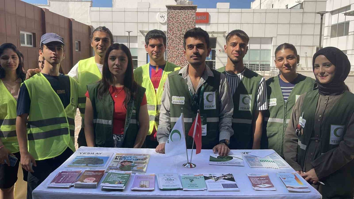Osmaniye\'de üniversite öğrencileri bağımlılığa dikkat çekmek için yürüyüş düzenledi