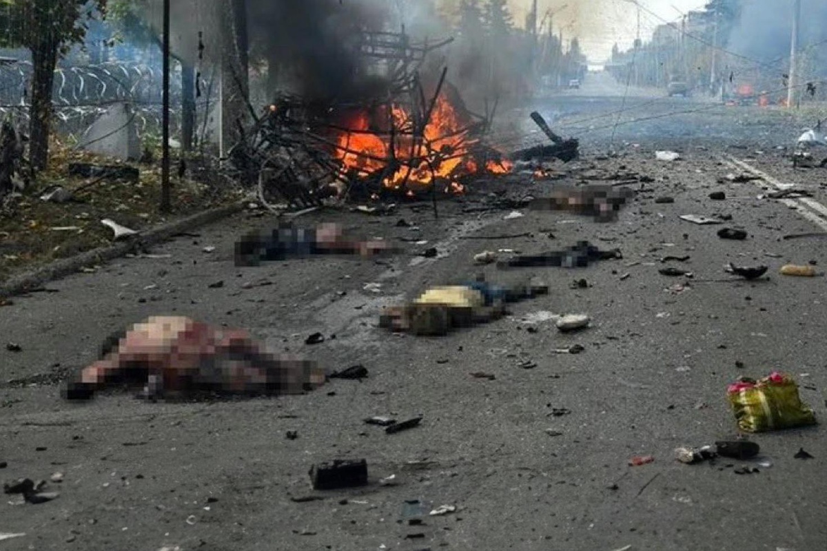 Rusya, Ukrayna\'da sivilleri taşıyan yolcu otobüslerini vurdu! 33 kişi hayatını kaybetti