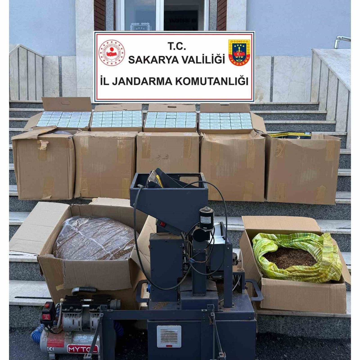 Sakarya Serdivan\'da kaçakçılık operasyonunda bin 140 kilogram tütün ele geçirildi