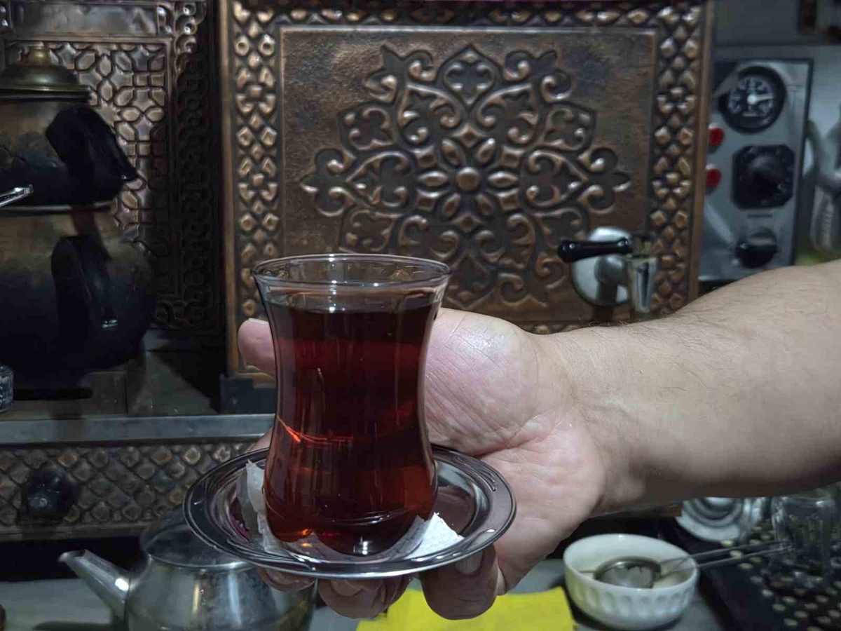 Samsun\'da revize zam sonrası kahvehanede çay 20 TL\'ye, çay ocağında 15 TL\'ye yükseldi