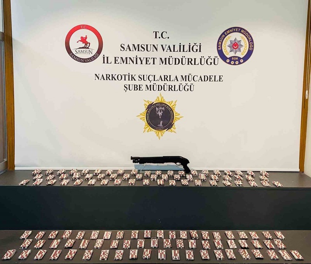 Samsun polisi 3 ilçede 4 operasyonda 117 bin 646 sentetik ecza ele geçirdi