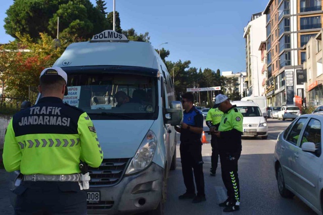 Sinop'ta ticari yolcu araçlarına denetimde 83 araç kontrol edildi, 7'sine işlem yapıldı