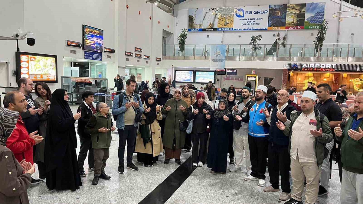 Sivas\'ta özel gereksinimli İmamoğlu, hayırsever desteğiyle 14 günlük umreye gitti