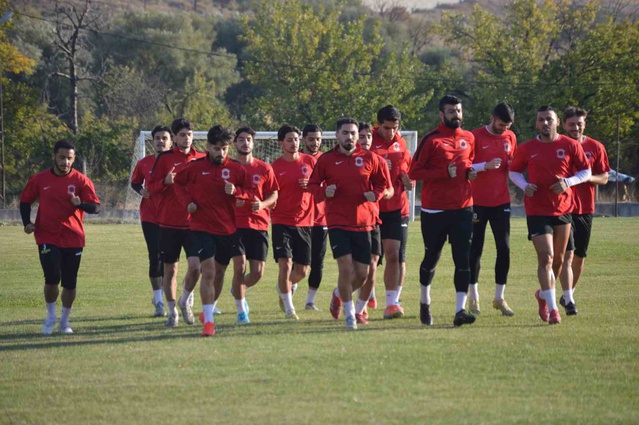 Tavşanlı Linyitspor Teknik Direktörü Karuk, Ege grubunda çim saha avantajını anlattı