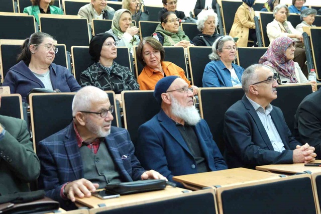 TOGÜ Tazelenme Üniversitesi'nde ilk dersi Rektör Yılmaz verdi, babası da öğrencisi