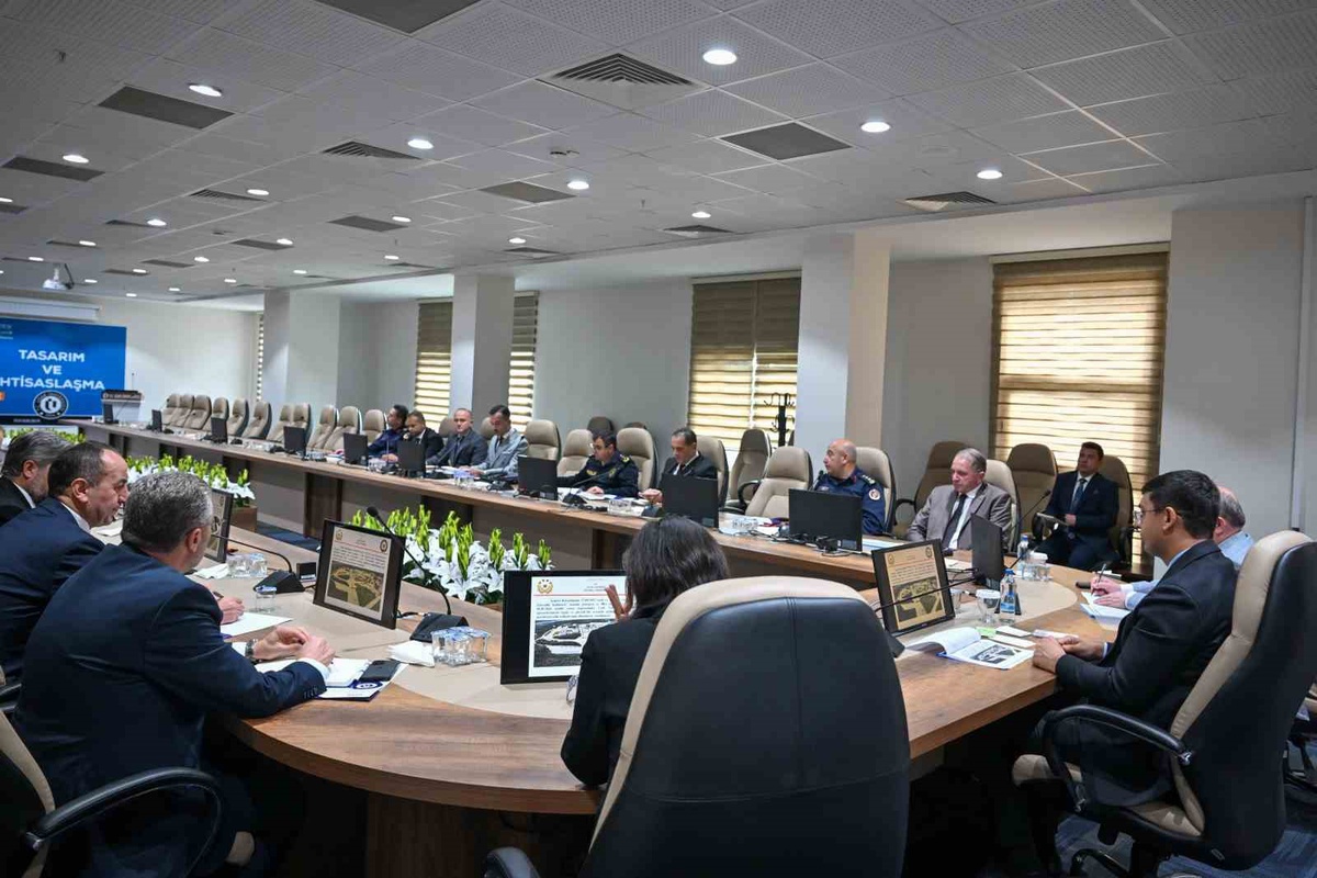 Uşak\'ta üniversite güvenlik tedbirleri Vali Kartal başkanlığında görüşüldü