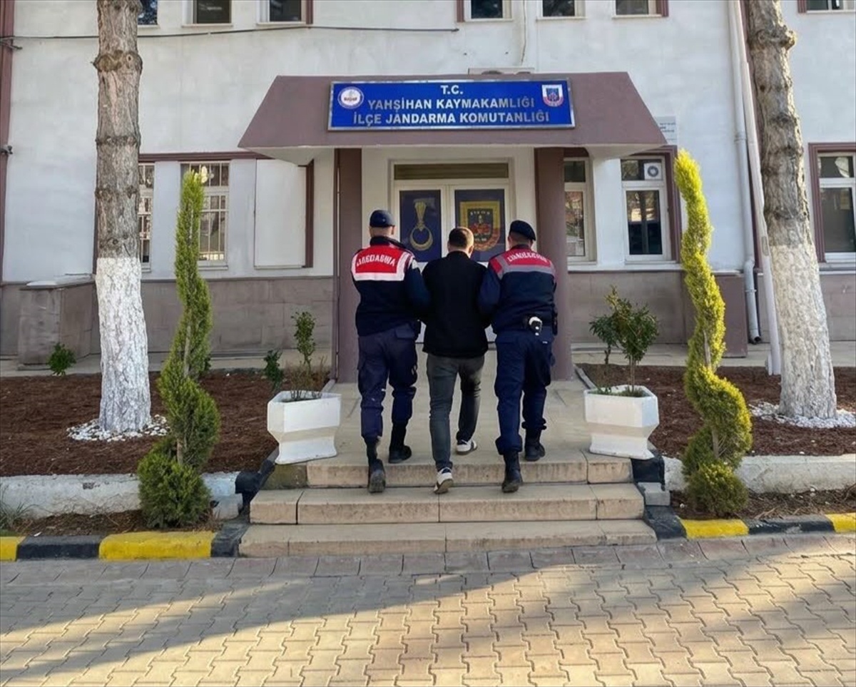 Kırıkkale\'de jandarma, uyuşturucudan 5 yıl cezası olan firari hükümlüyü yakaladı