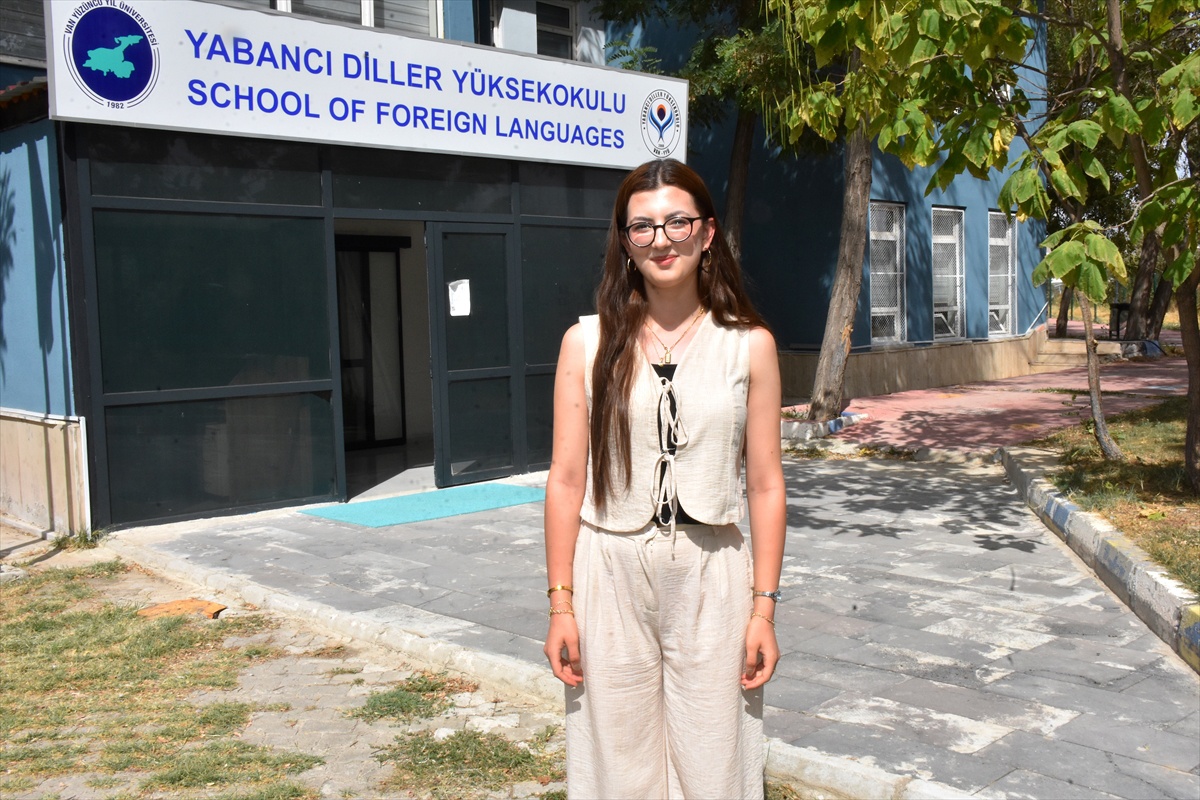 Van YYÜ Yabancı Diller Yüksekokulu 20 metrelik alanı dumansız hava alanı ilan etti