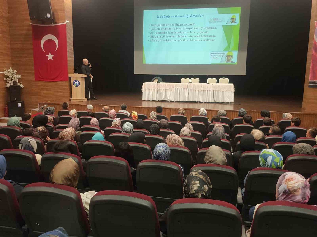 Vezirköprü\'de 160 belediye çalışanına iş sağlığı ve güvenliği eğitimi verildi
