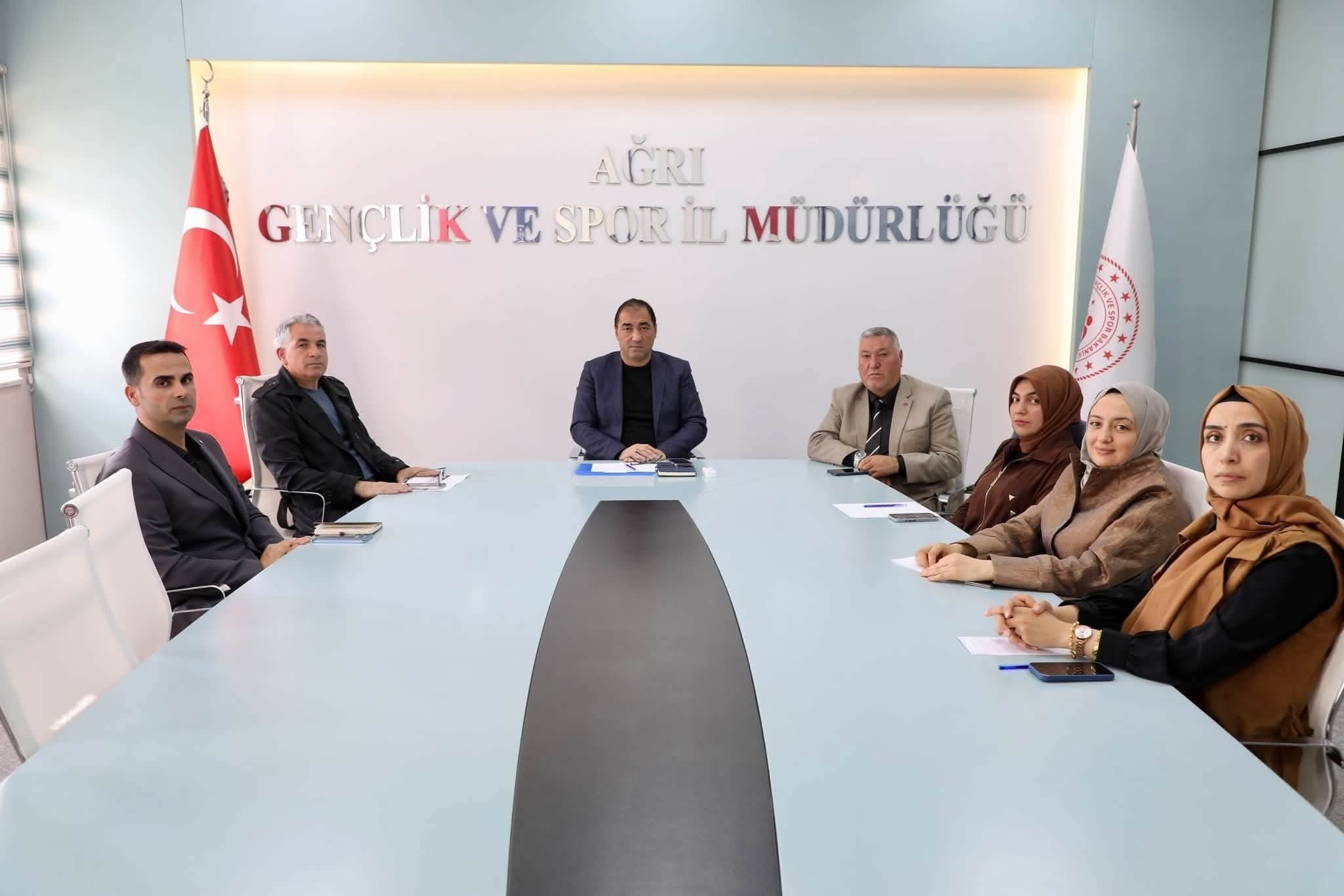Gençlik ve Spor Bakanı Bak, 81 ilin katılımıyla yurt hizmetleri toplantısı yaptı