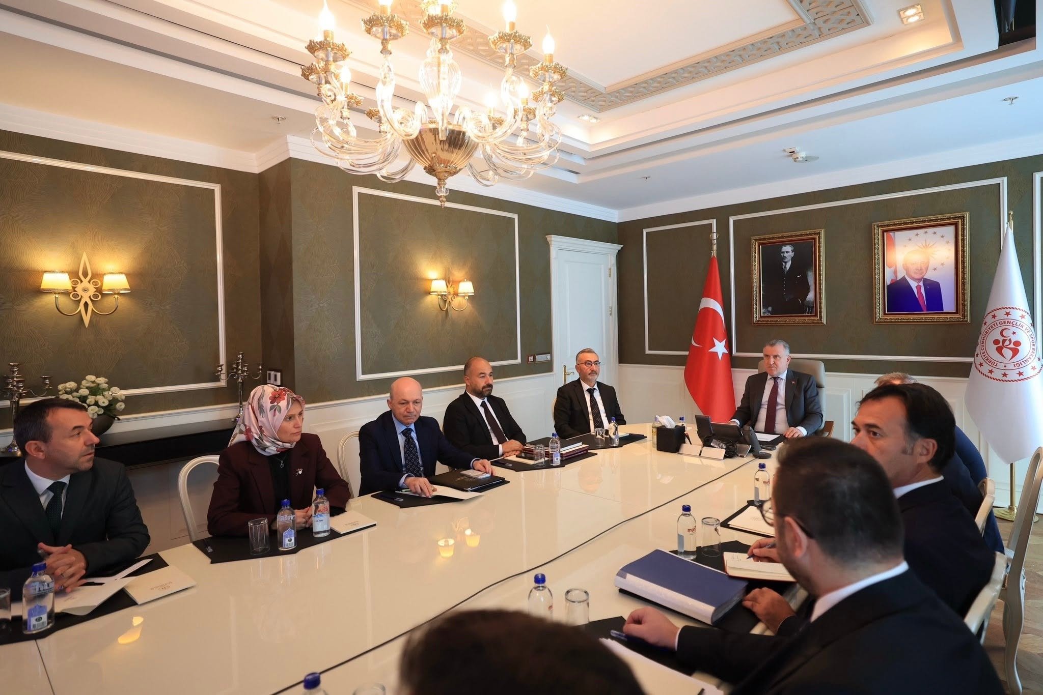 Gençlik ve Spor Bakanı Bak, 81 ilin katılımıyla yurt hizmetleri toplantısı yaptı