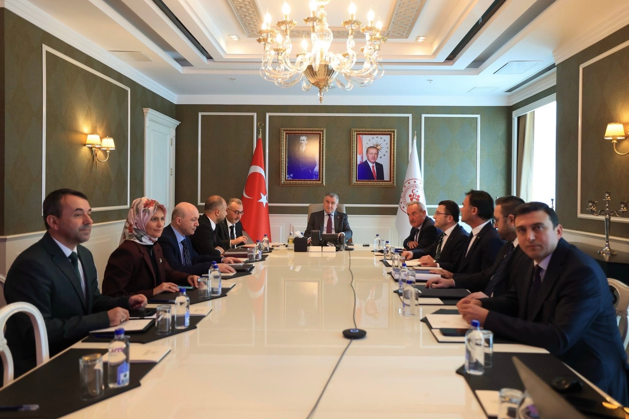 Gençlik ve Spor Bakanı Bak, 81 ilin katılımıyla yurt hizmetleri toplantısı yaptı