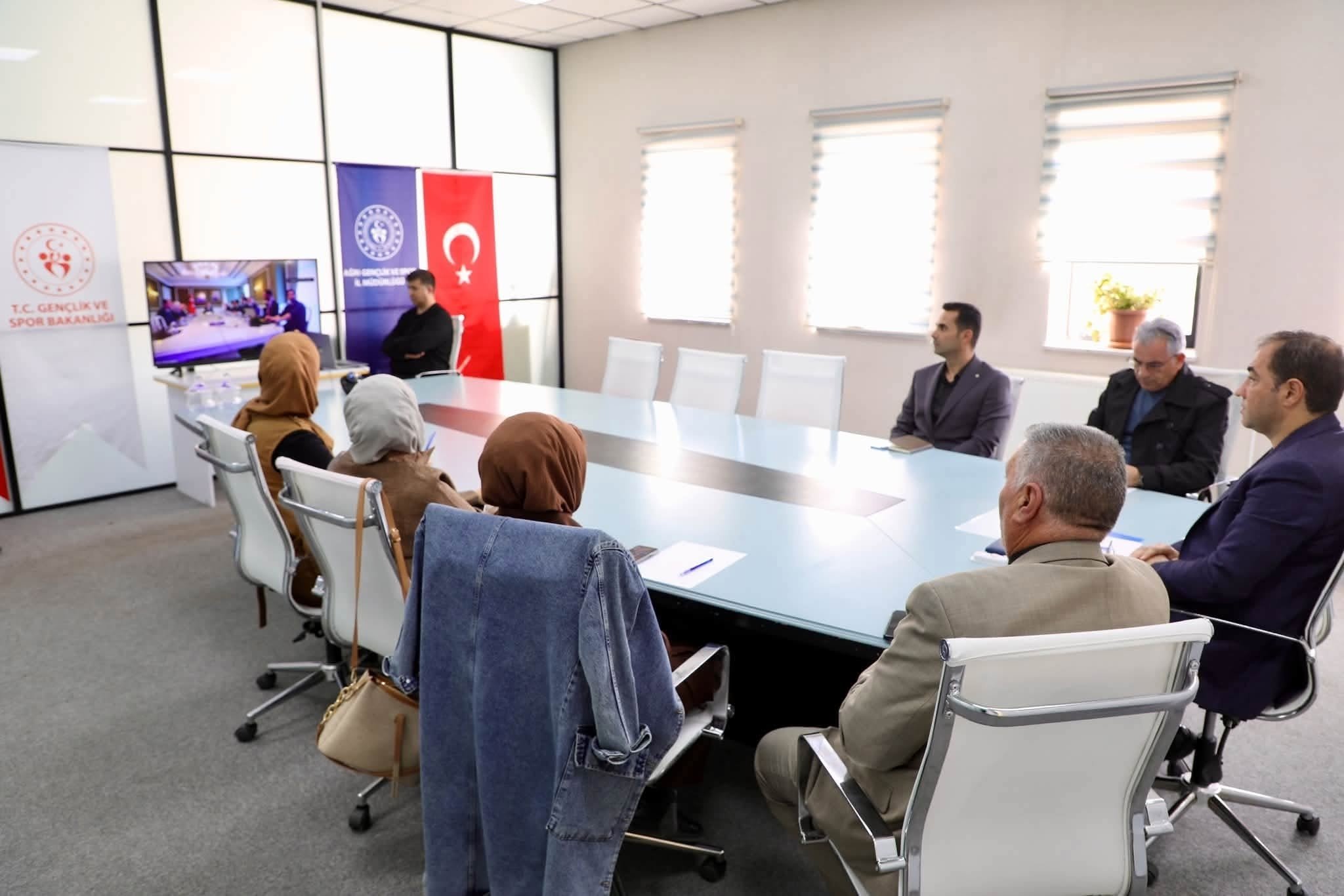 Gençlik ve Spor Bakanı Bak, 81 ilin katılımıyla yurt hizmetleri toplantısı yaptı