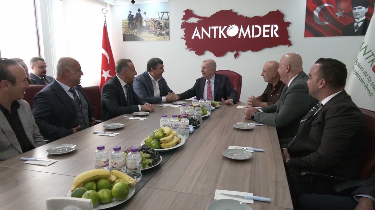 Zafer Partisi Genel Başkanı Özdağ, Antalya\'da hal derneğini ziyaret etti