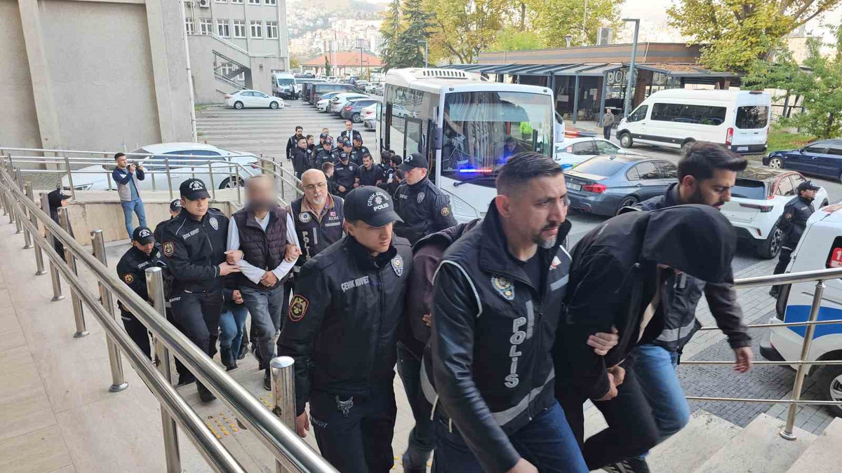 Zonguldak\'ta maden ocağı rüşvet soruşturmasında 16 şüpheli adliyeye sevk edildi