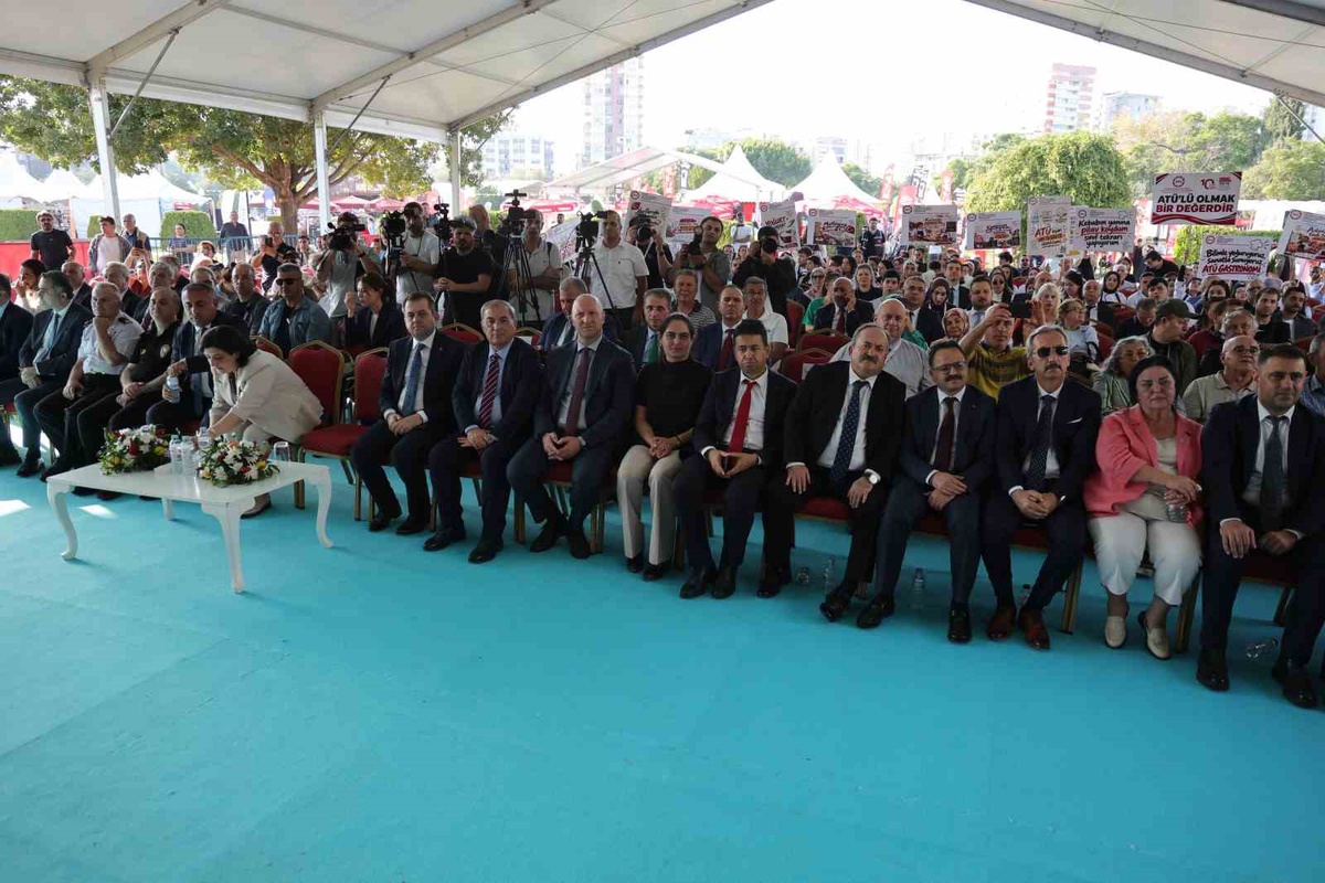 Adana Lezzet Festivali\'nin 10\'uncusu 1 milyonun üzerinde ziyaretçi hedefiyle başladı