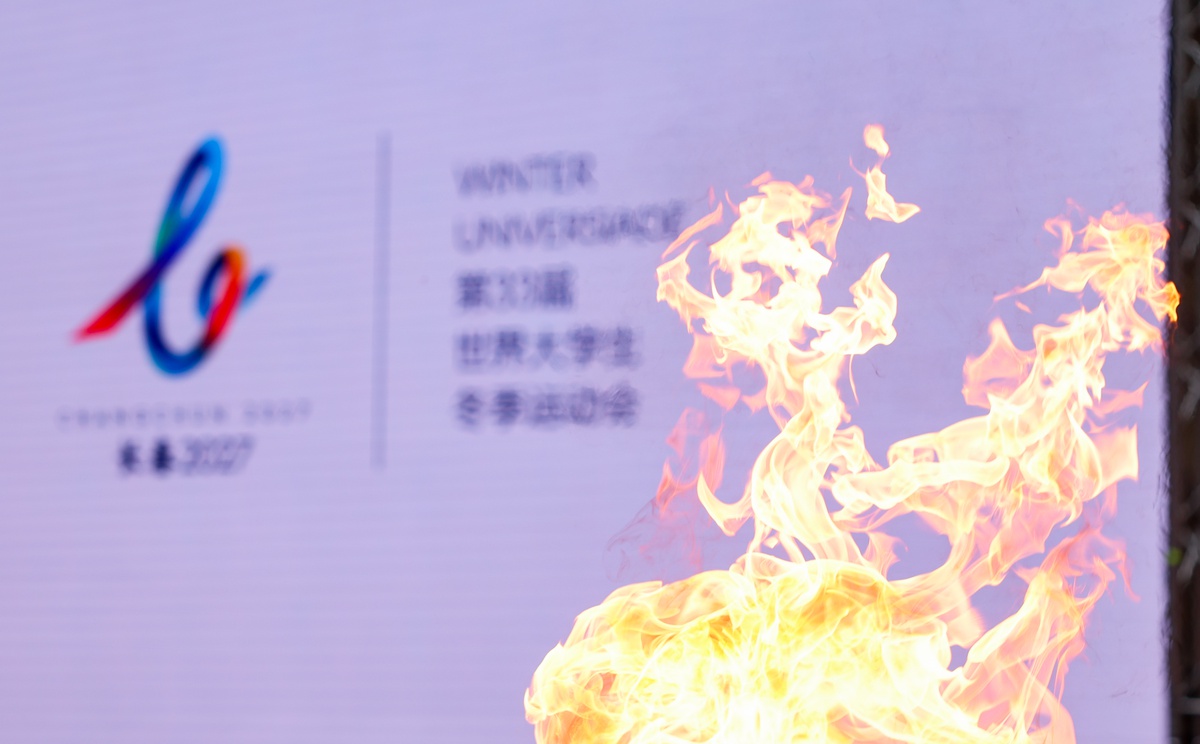 Changchun 2027 Kış Üniversite Oyunları meşalesi Torino\'da yakıldı ve Çin\'e yola çıktı