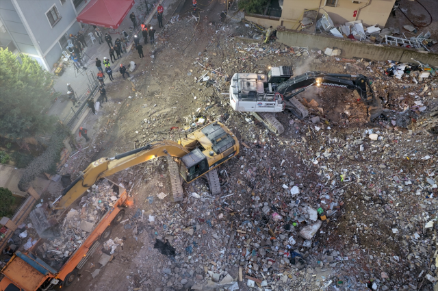 5 kişiye mezar olan binanın betonundan deniz kabukları çıktı