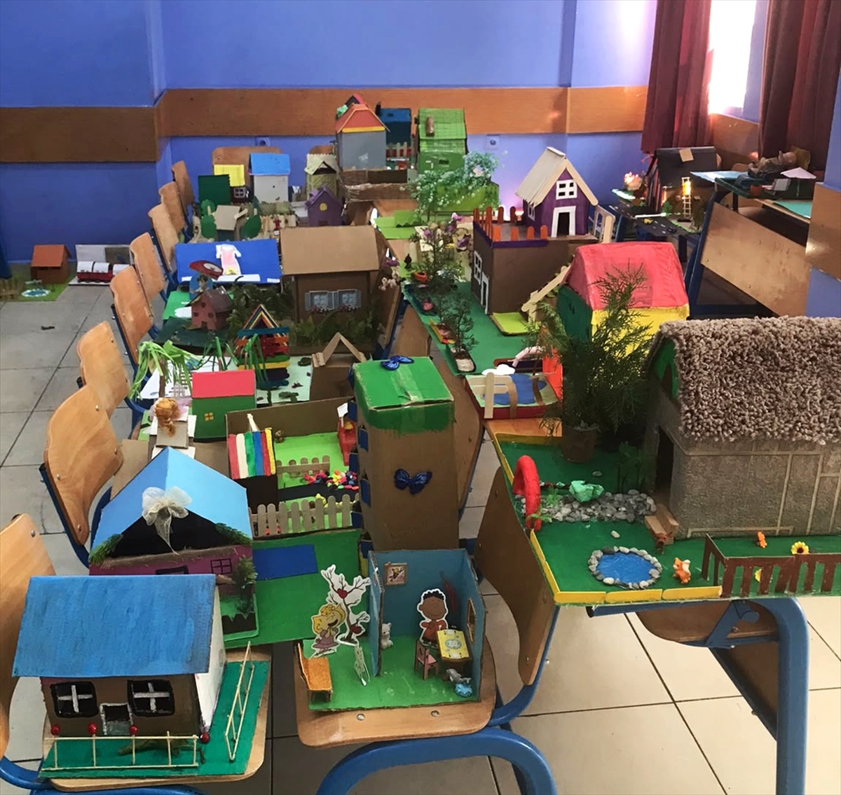 Adana\'da öğrencilerden \'yaşam ve sanat\' temalı tasarım sergisi