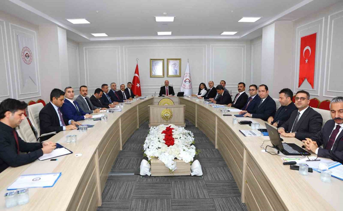 Adıyaman Valisi Abdullah Küçük, kamu hizmetleri toplantısına başkanlık etti