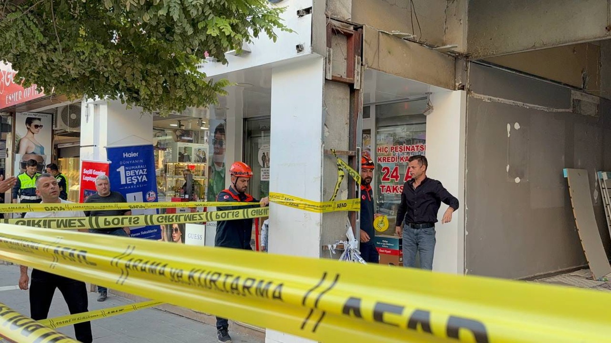 Adıyaman\'da ağır hasarlı binadan ses ihbarı ekipleri harekete geçirdi, bina boş çıktı