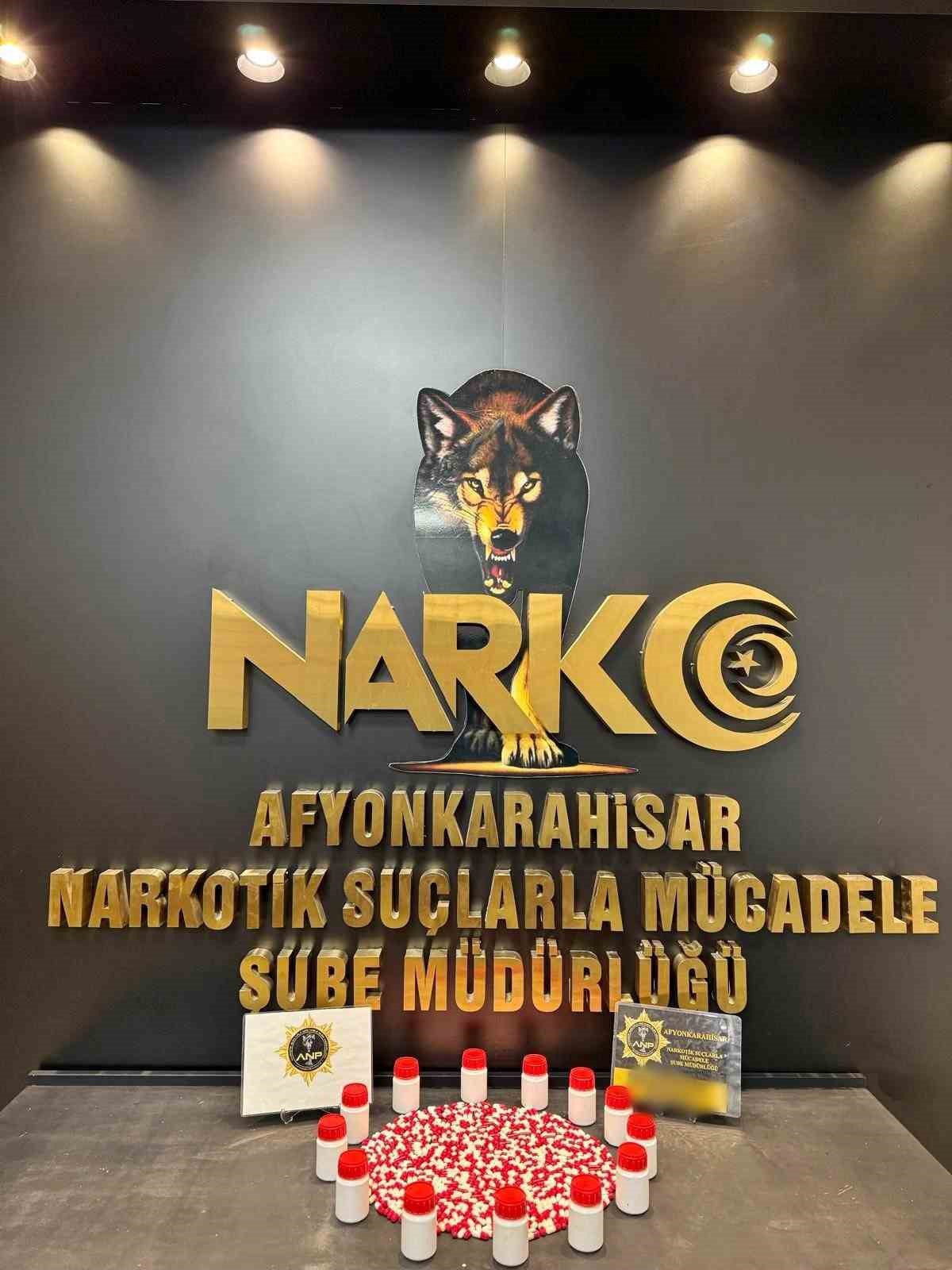 Afyonkarahisar\'da durdurulan araçta 594 uyuşturucu hap çıktı, 2 şüpheli tutuklandı
