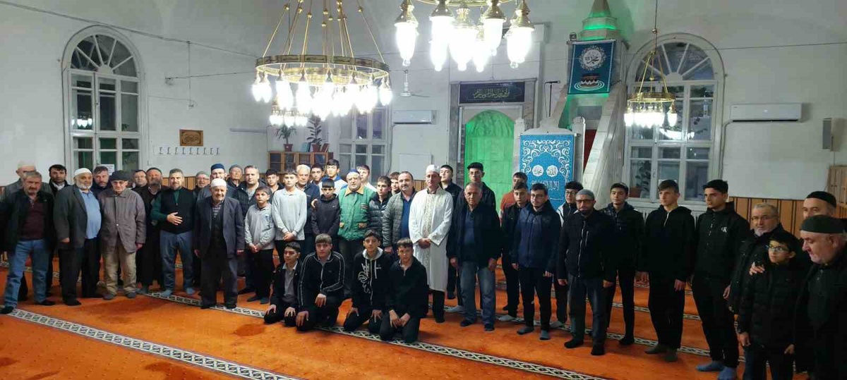 Afyonkarahisar Şuhut\'ta Sabah Namazı Gençlik Buluşması Yeni Cami\'de her hafta sürüyor