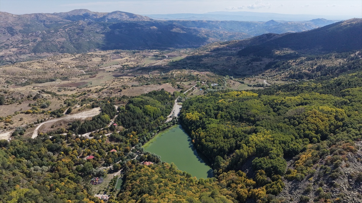 Ankara Çubuk\'ta Karagöl Tabiat Parkı, sonbahar sıcaklarında doğaseverleri ağırlıyor