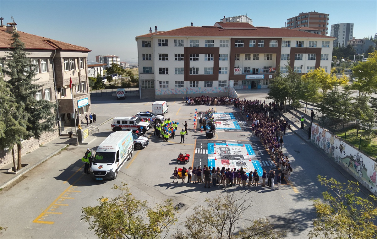 Ankara\'da 450 öğrenciye jandarma mobil araçlarla trafik güvenliği eğitimi verdi