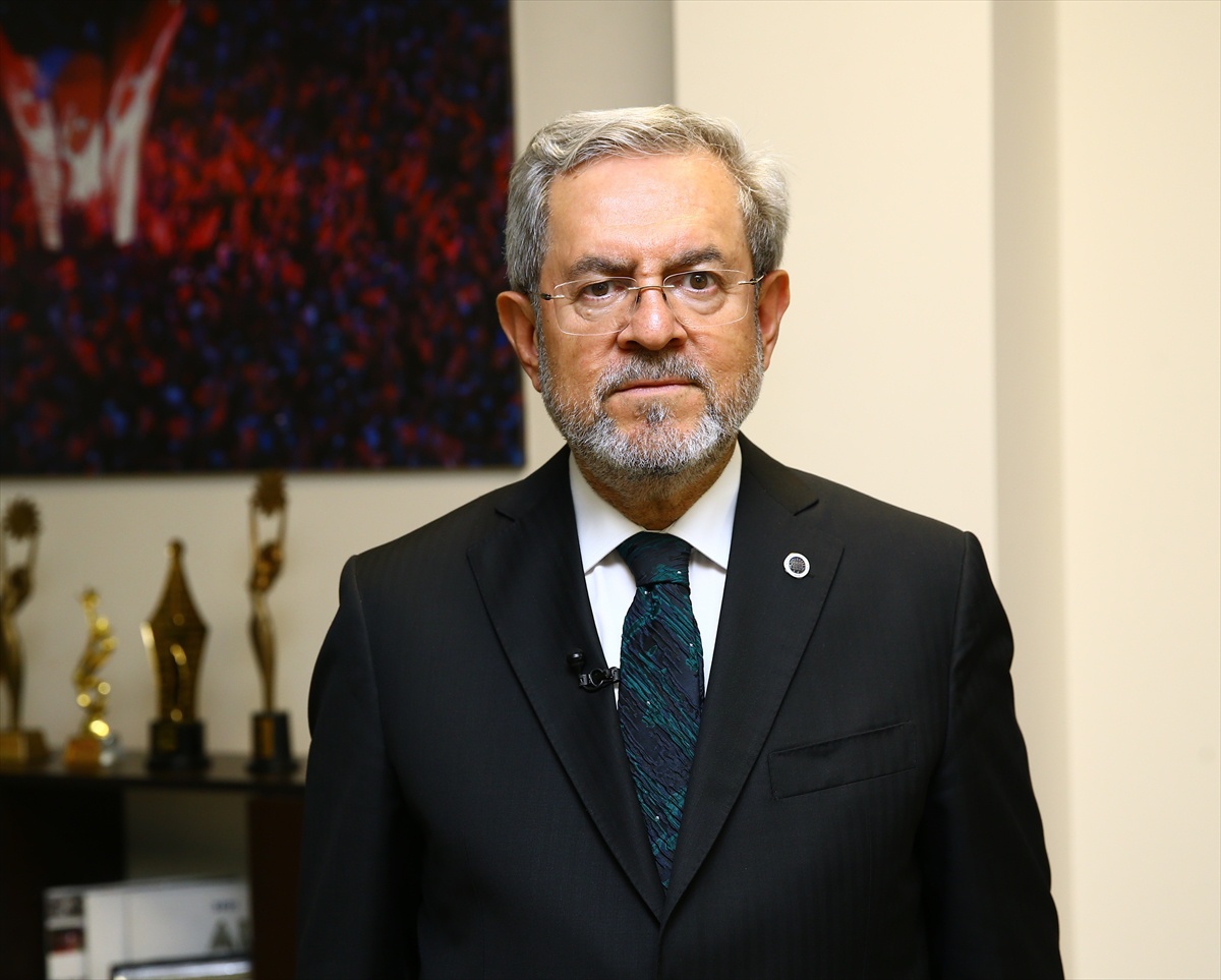 Ankara Üniversitesi Rektörü Ünüvar, Türkiye ve Azerbaycan\'ın birbirinin yanında olmayı sürdüreceğini söyledi