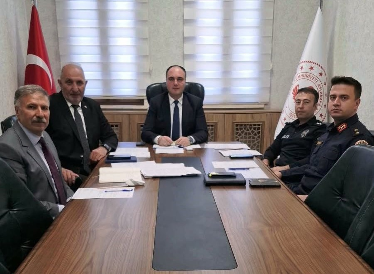 Aslanapa\'da okul güvenliği tedbirleri Kaymakam Tosun başkanlığında değerlendirildi