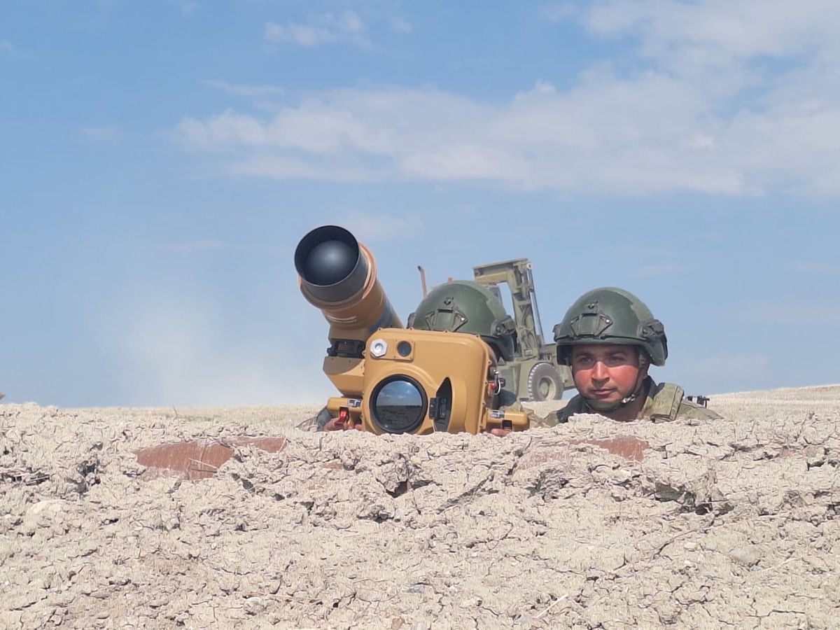 Ateş Serbest-2026\'da Polatlı\'da KARAOK tanksavar tanıtıldı, obüsler hedefleri vurdu