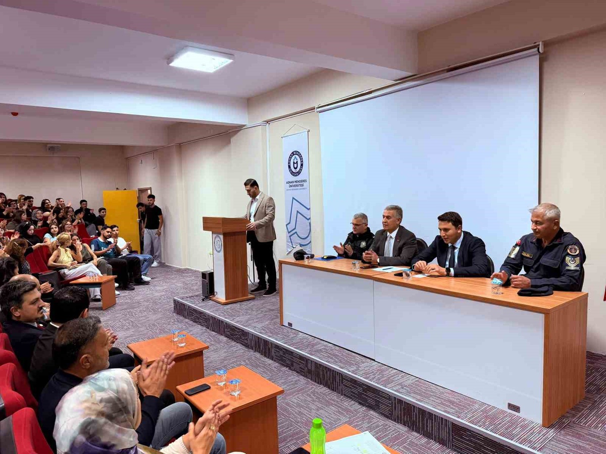 Aydın Buharkent\'te öğrenciler, Belediye Başkanı Erol ile yerel yönetimleri konuştu