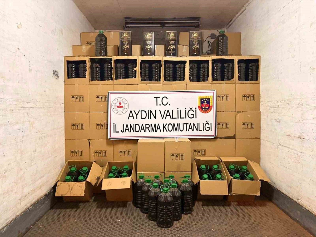 Köşk\'te jandarma, takibe aldığı kamyonette 5 bin 300 litre taklit zeytinyağı buldu