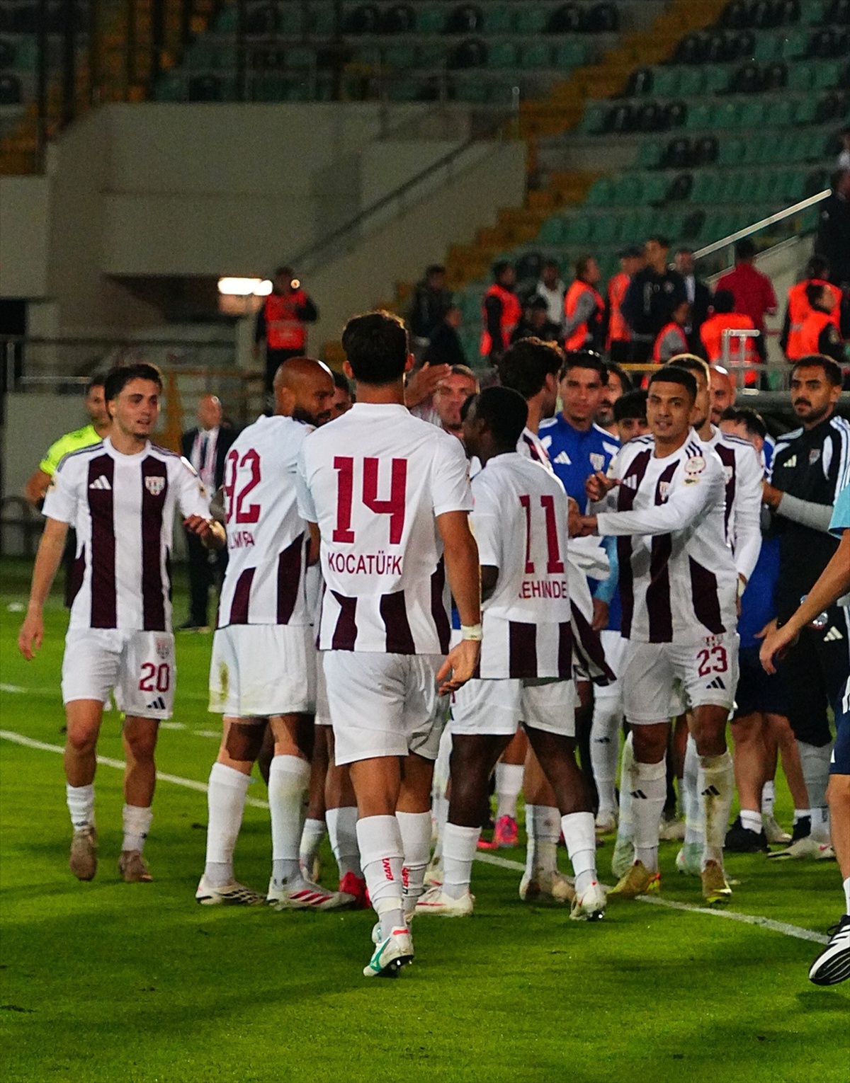Kerem Dönertaş\'ın 46 ve 55. dk. golleriyle Bandırmaspor, Artı Değer Vanspor\'u 2-0 yendi