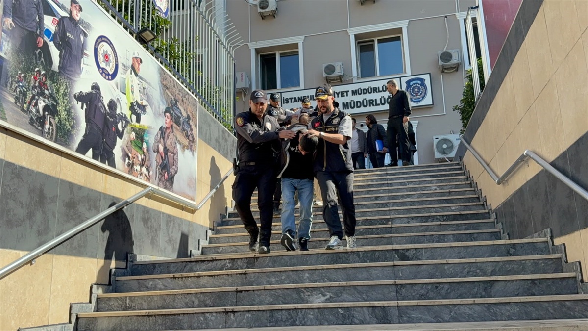 Bayrampaşa\'da silahla 7 kilo altın gasbına karışan 11 şüpheli adliyeye sevk edildi